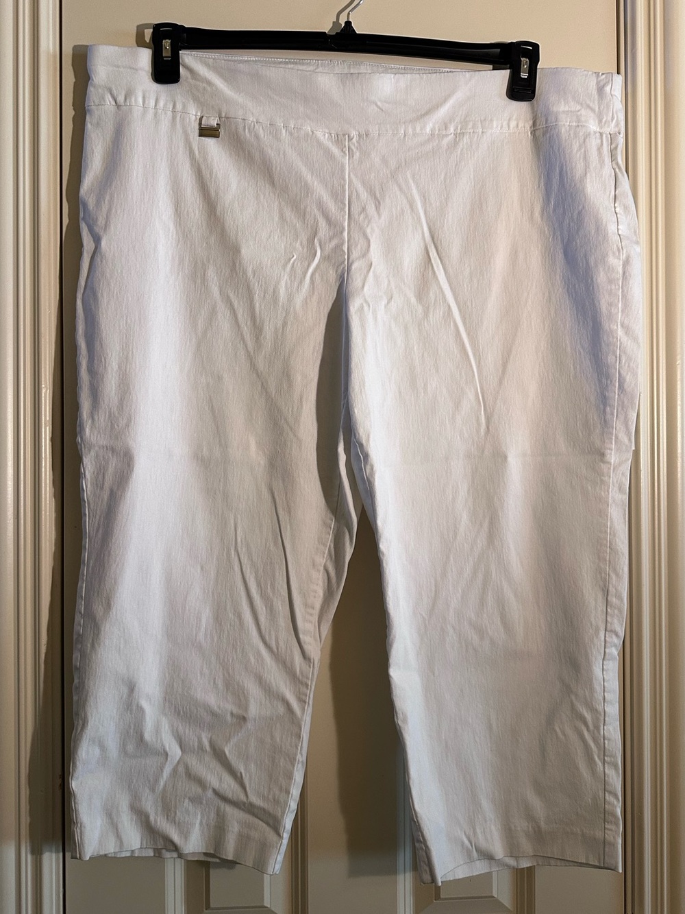 Alfani White Capri Pants